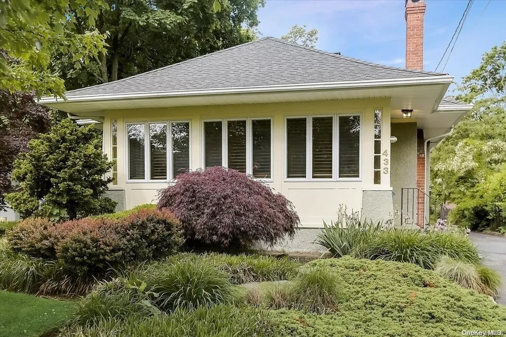433 Pine Acres Boulevard Brightwaters NY 11718