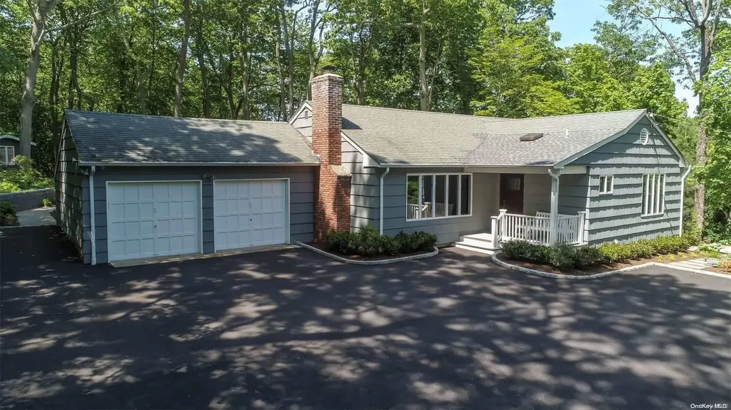 6 Daphne Lane Centerport NY 11721