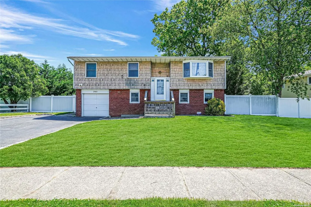 203 Irish Lane Islip Terrace NY 11752