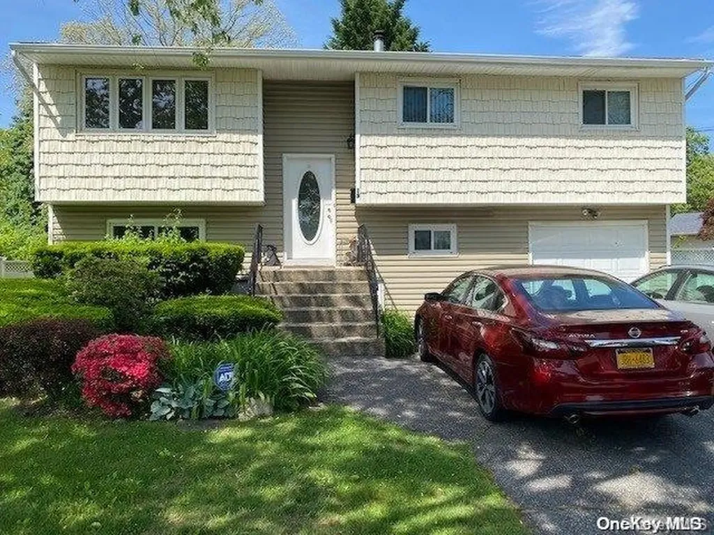13 Hillside Road Deer Park NY 11729
