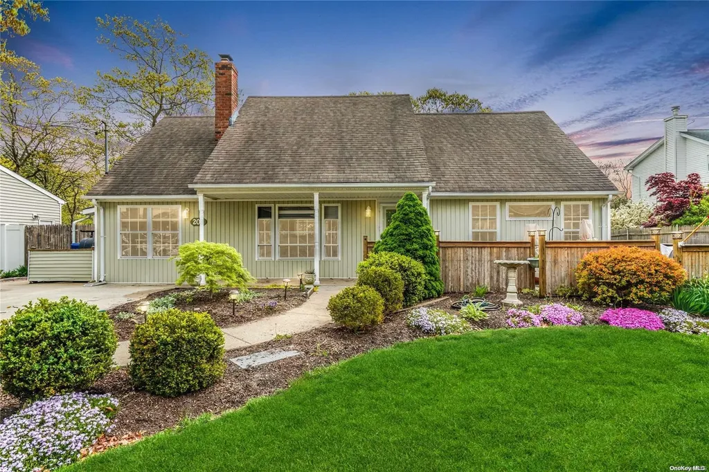 203 Floyd Road Shirley NY 11967
