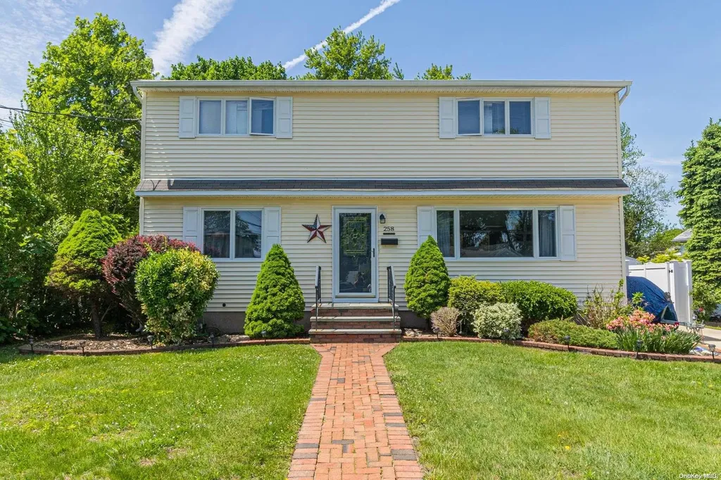 258 Irving Avenue Deer Park NY 11729