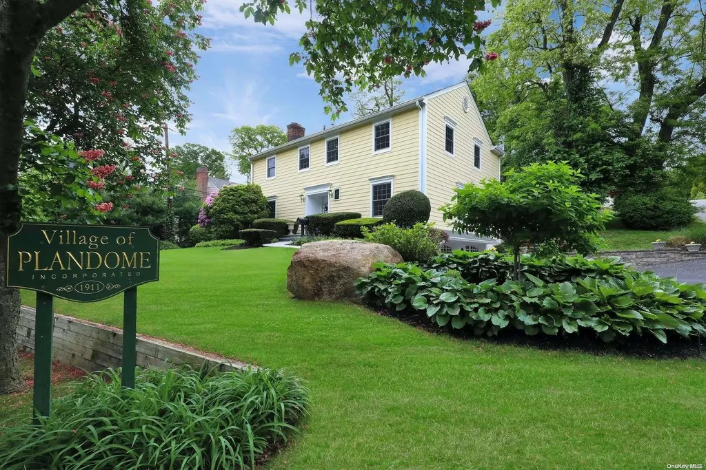 7 Parkwoods Road Manhasset NY 11030