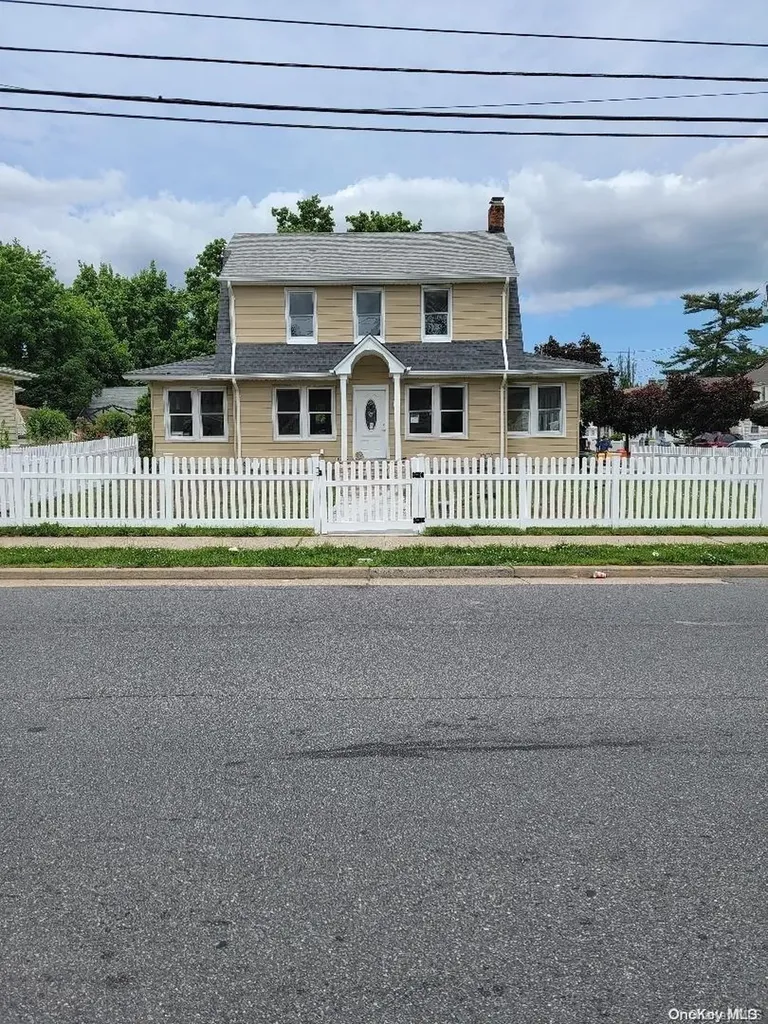 111 E Graham Avenue Hempstead NY 11550