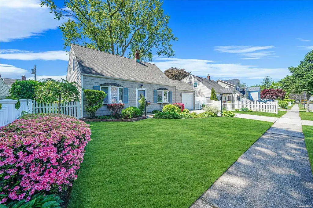 40 Lilac Lane Levittown NY 11756
