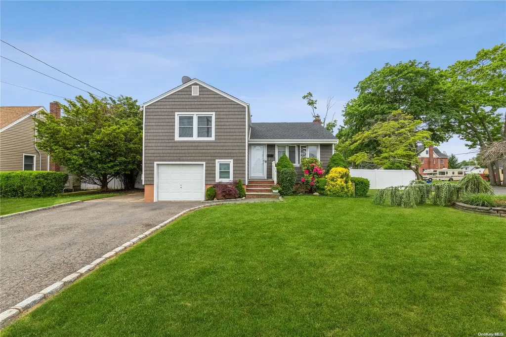 2 Seward Street West Babylon NY 11704