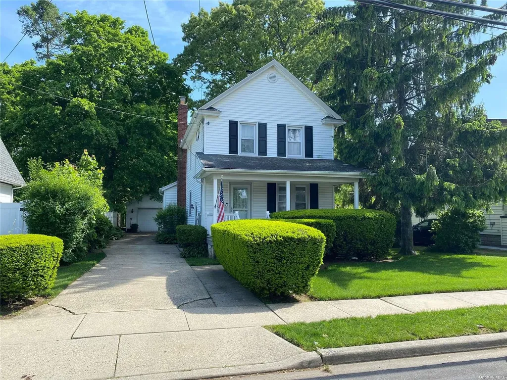 972 Thomas Avenue Baldwin NY 11510