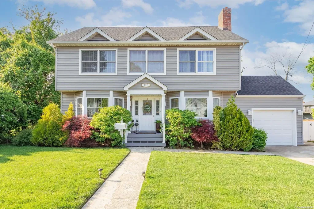 217 Independence Avenue Freeport NY 11520