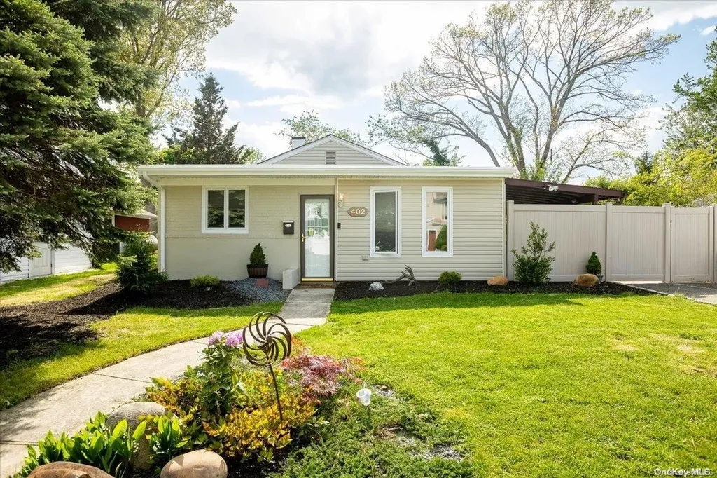 402 Argyle Road East Meadow NY 11554