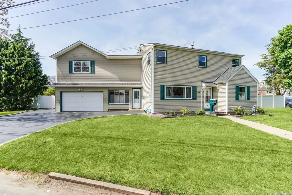 99 Amsterdam Avenue West Babylon NY 11704