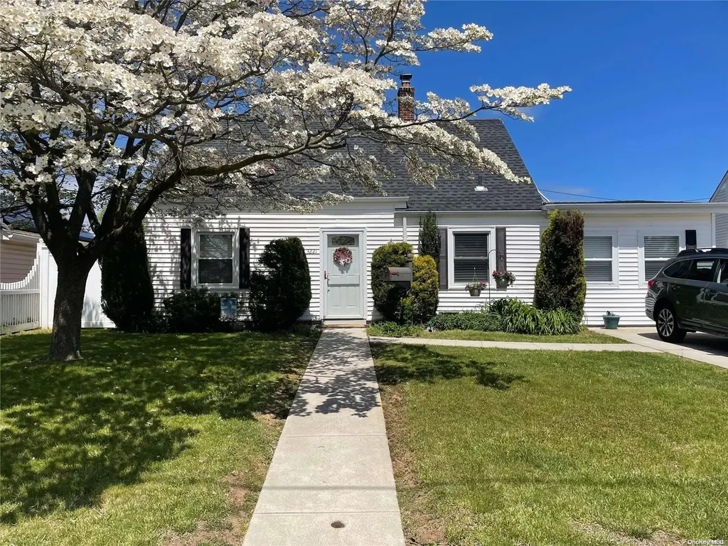 3221 N Jerusalem Road Levittown NY 11756