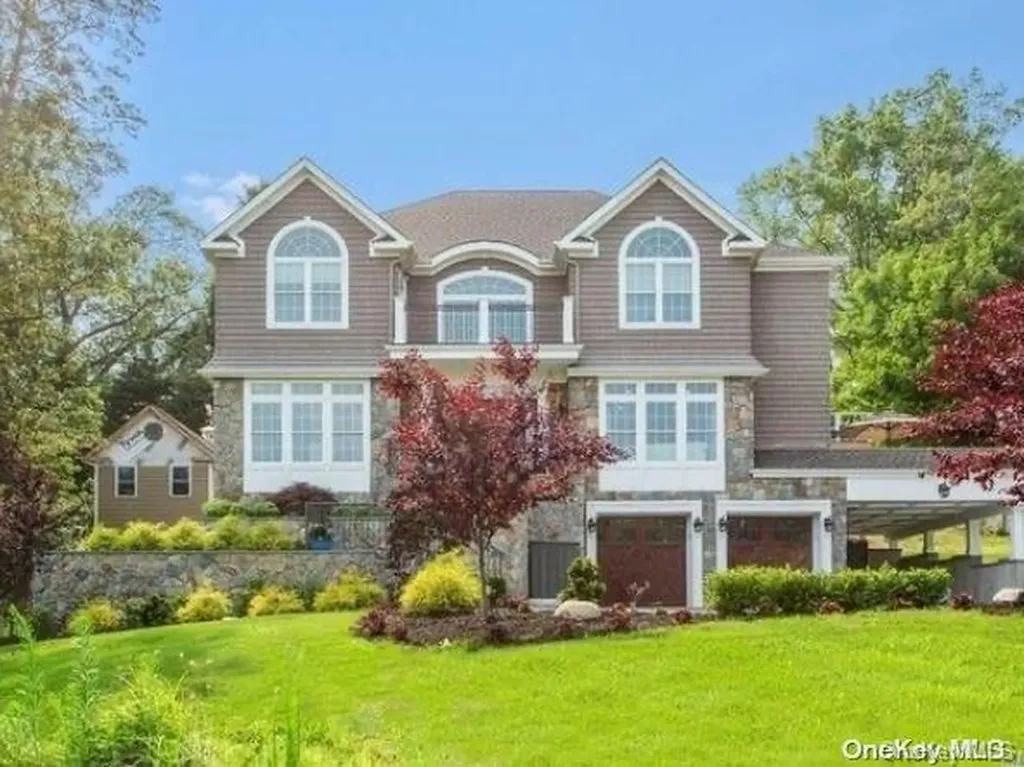 4 Thornton Drive Northport NY 11768