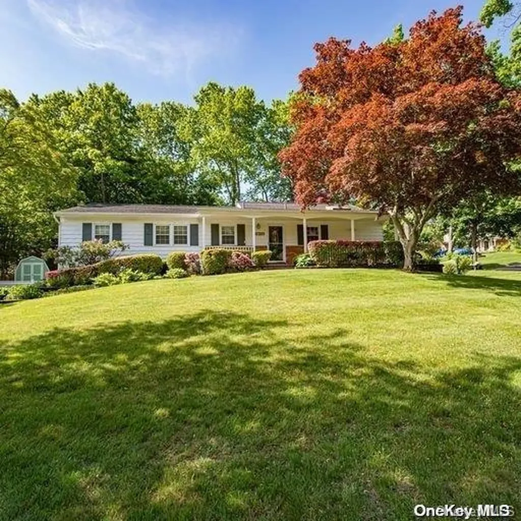 44 Derby Place Smithtown NY 11787