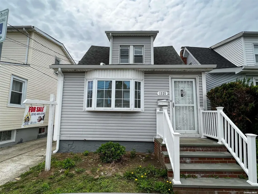 1325 Eagle Avenue Elmont NY 11003