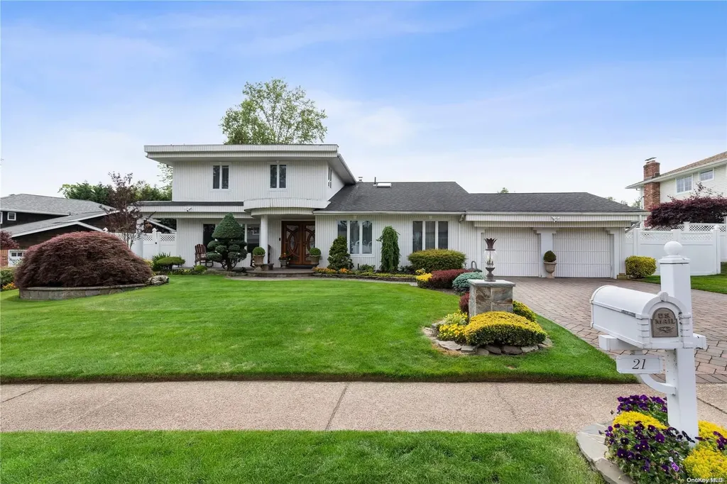 21 Clemson Lane Woodbury NY 11797