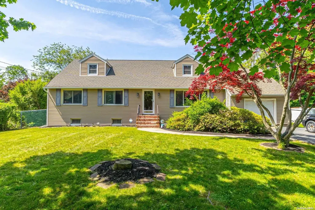 469 Ralph Avenue Central Islip NY 11722
