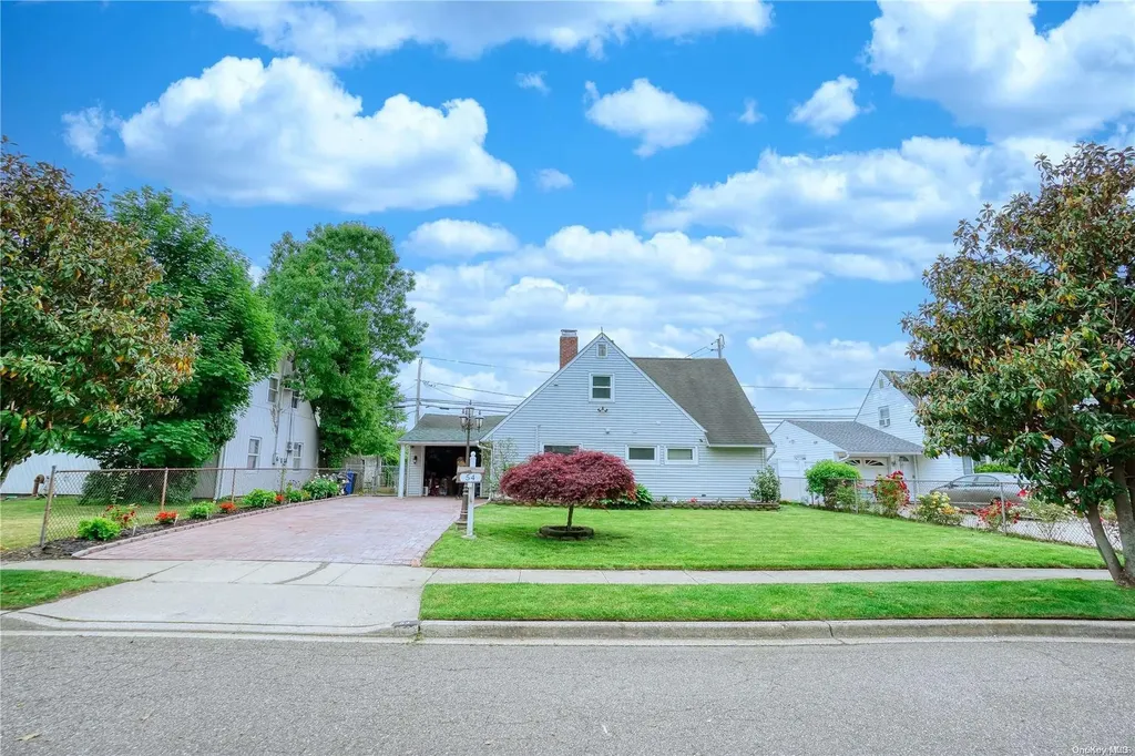 54 Squirrel Lane Levittown NY 11756