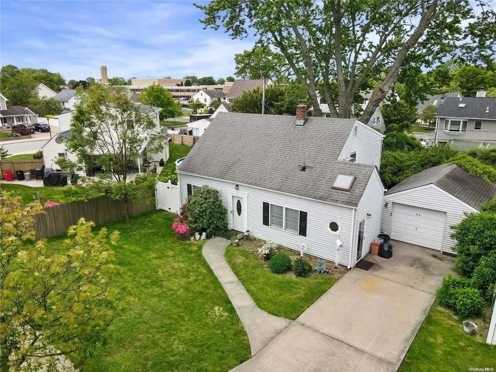 26 Dale Lane Levittown NY 11756