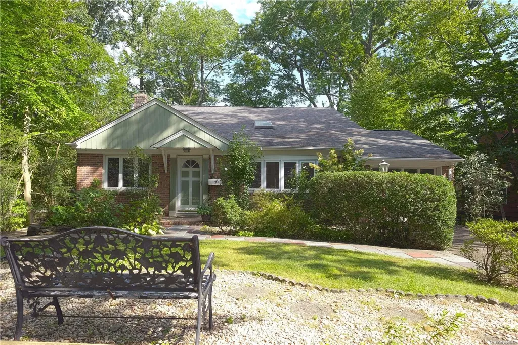 7 Saint George Road Great Neck NY 11021