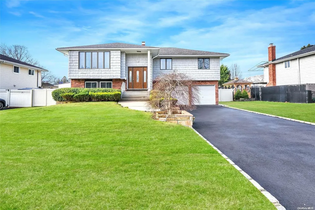10 Heather Crescent Commack NY 11725