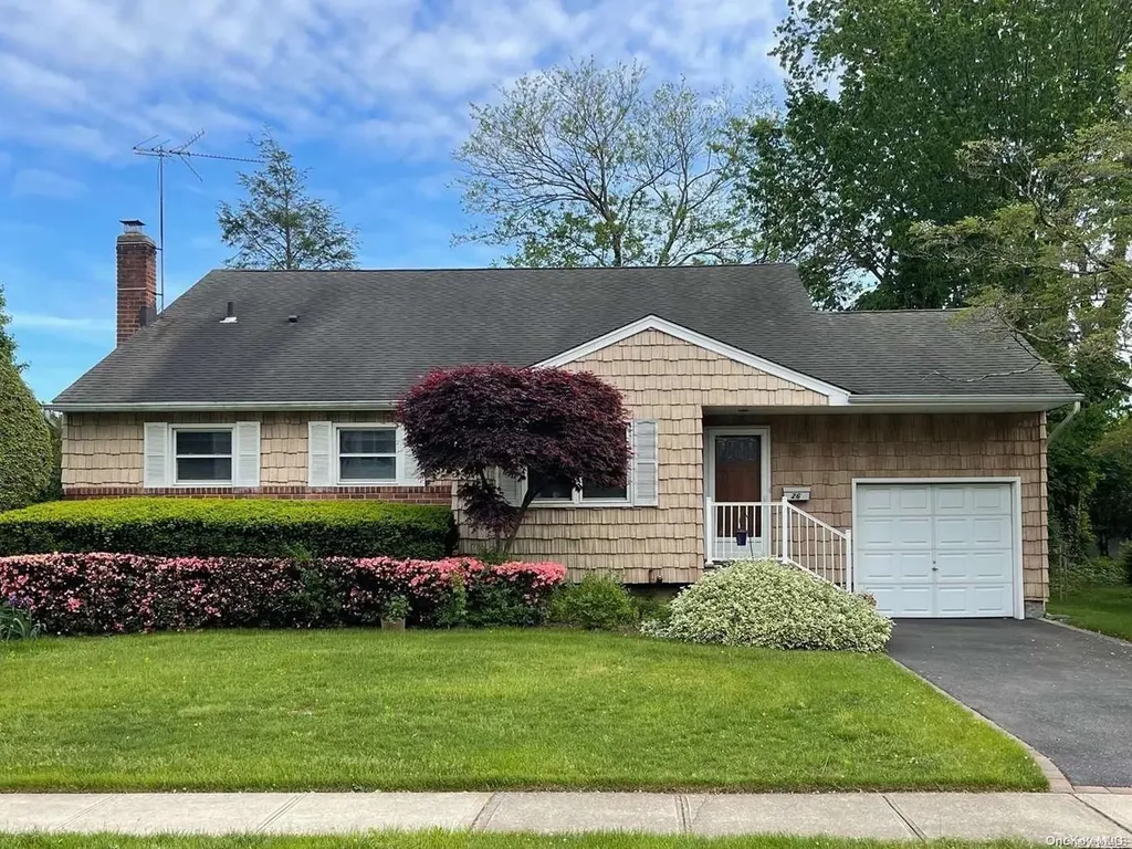 26 Brook Path Plainview NY 11803