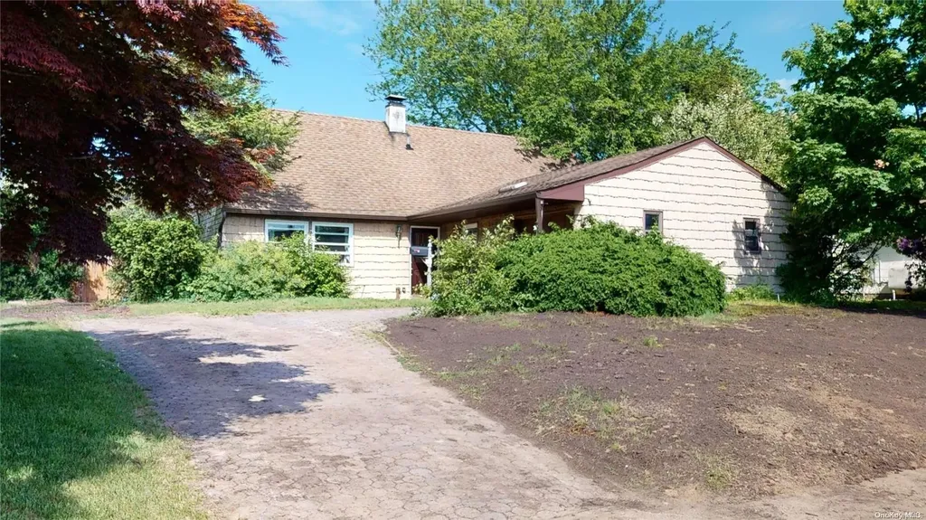 215 Avondale Drive Centereach NY 11720
