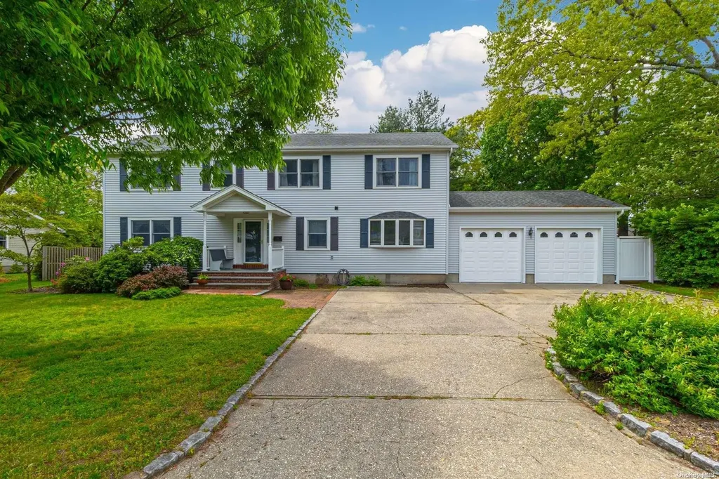 6 Bay 2nd Street Islip NY 11751