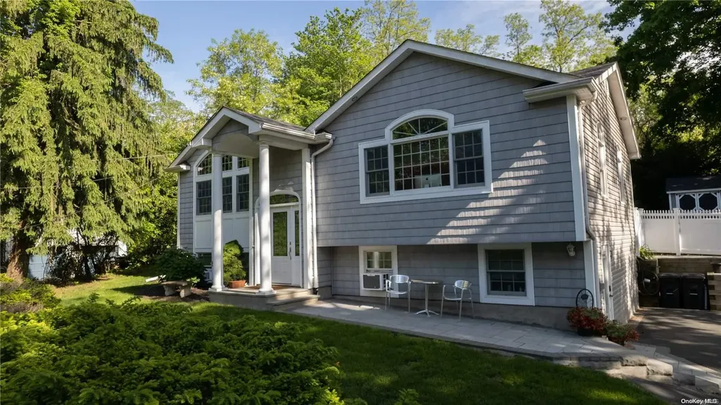 6 Parsonage Road East Setauket NY 11733