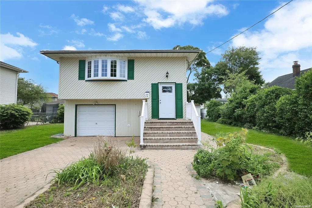 28 2nd Avenue Westbury NY 11590