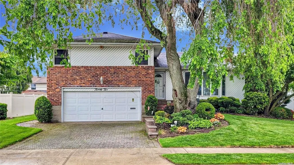 22 Pasadena Drive Plainview NY 11803