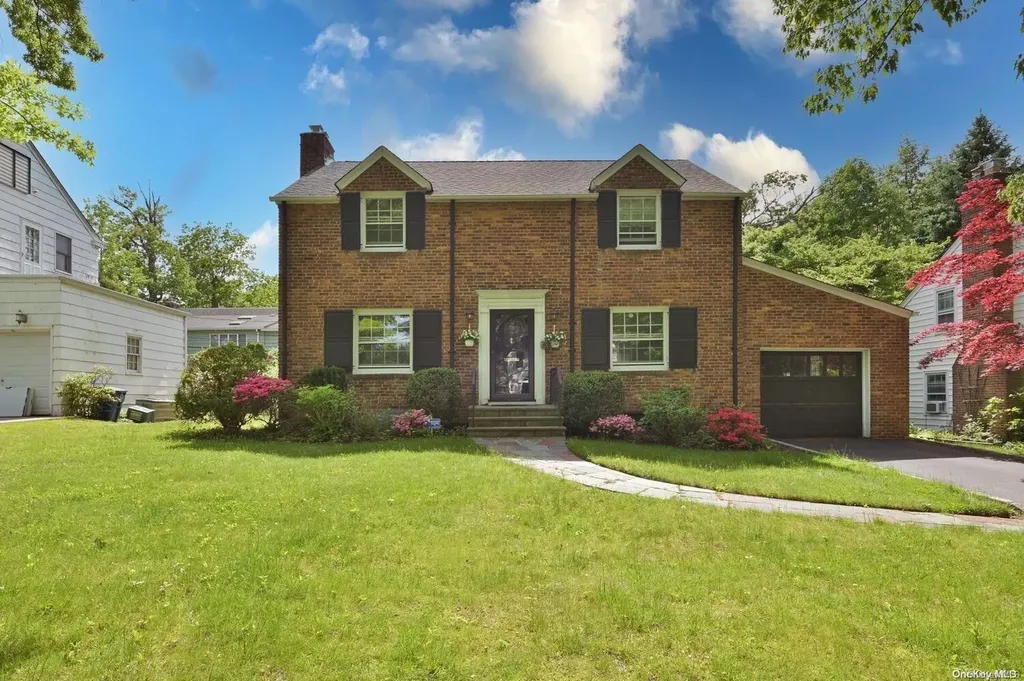 37 Cary Road Great Neck NY 11021