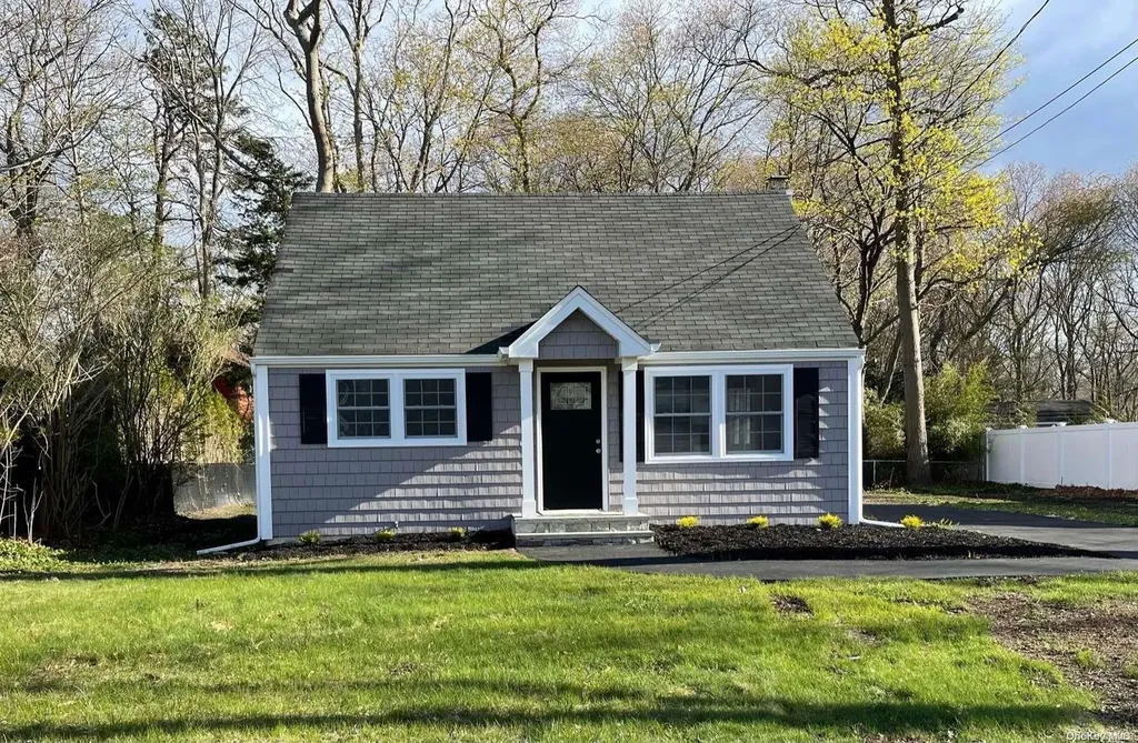 10 Nimitz Road Saint James NY 11780