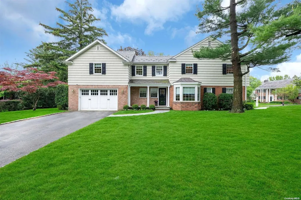 325 Trumbull Road Manhasset NY 11030