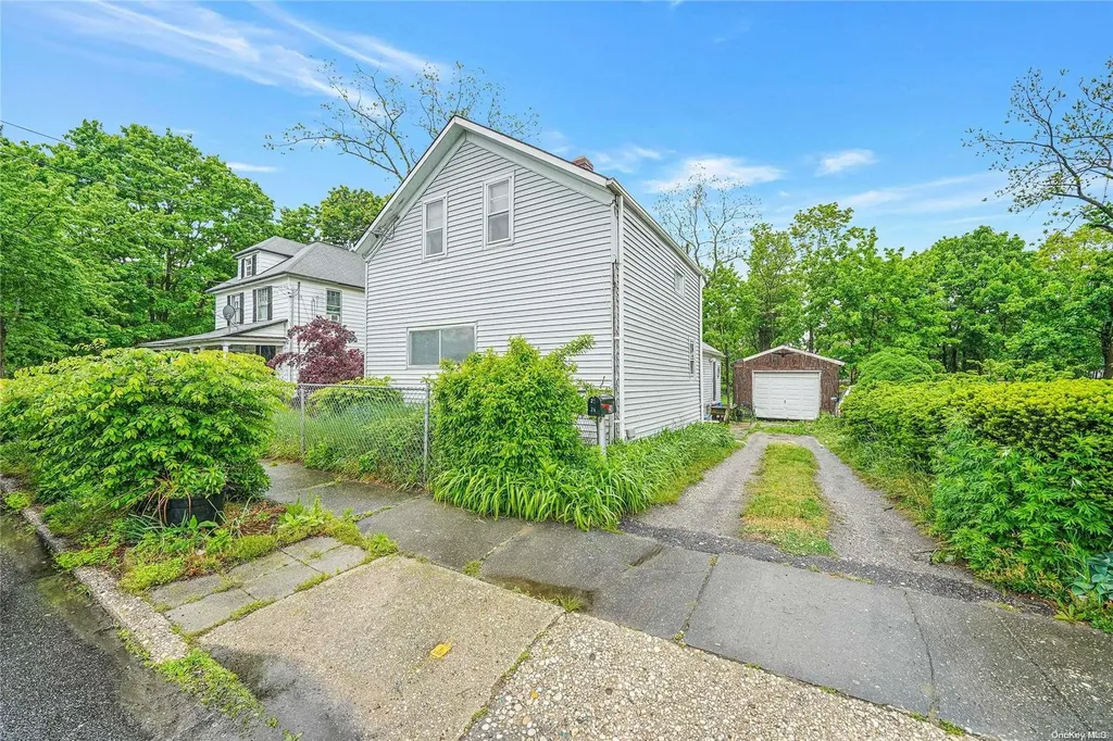 28 3rd Street Riverhead NY 11901