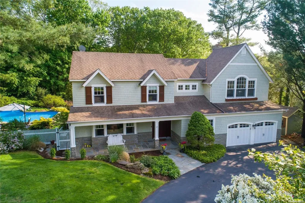37 Fox Hunt Lane Cold Spring Harbor NY 11724