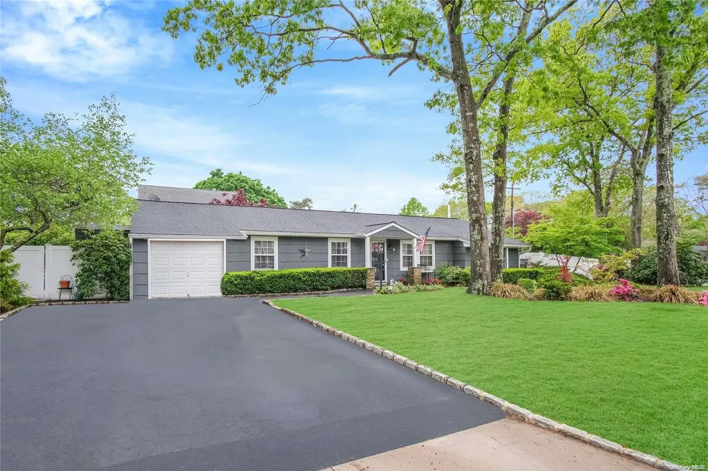 2 Havendale Gate Ridge NY 11961