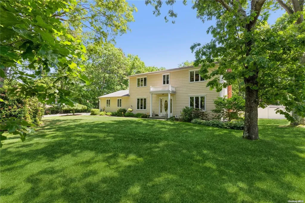 25 Mike Lane Smithtown NY 11787