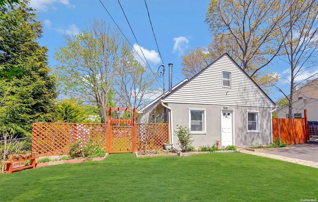96 18th Street Wading River NY 11792