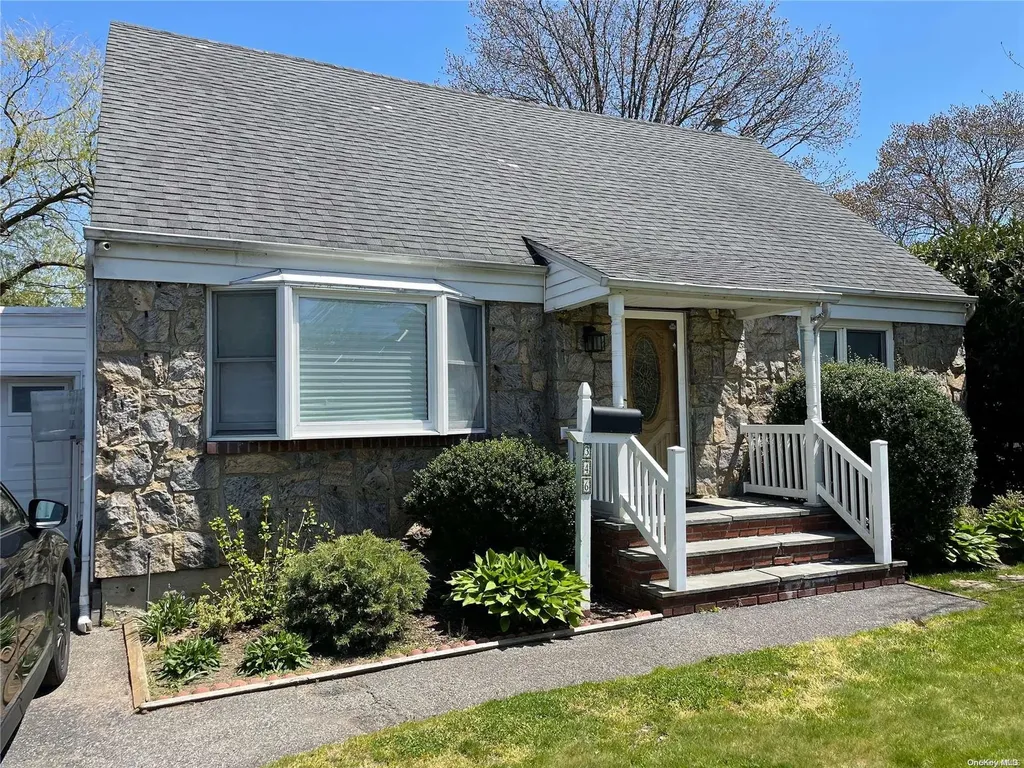 346 Nursery Lane Westbury NY 11590