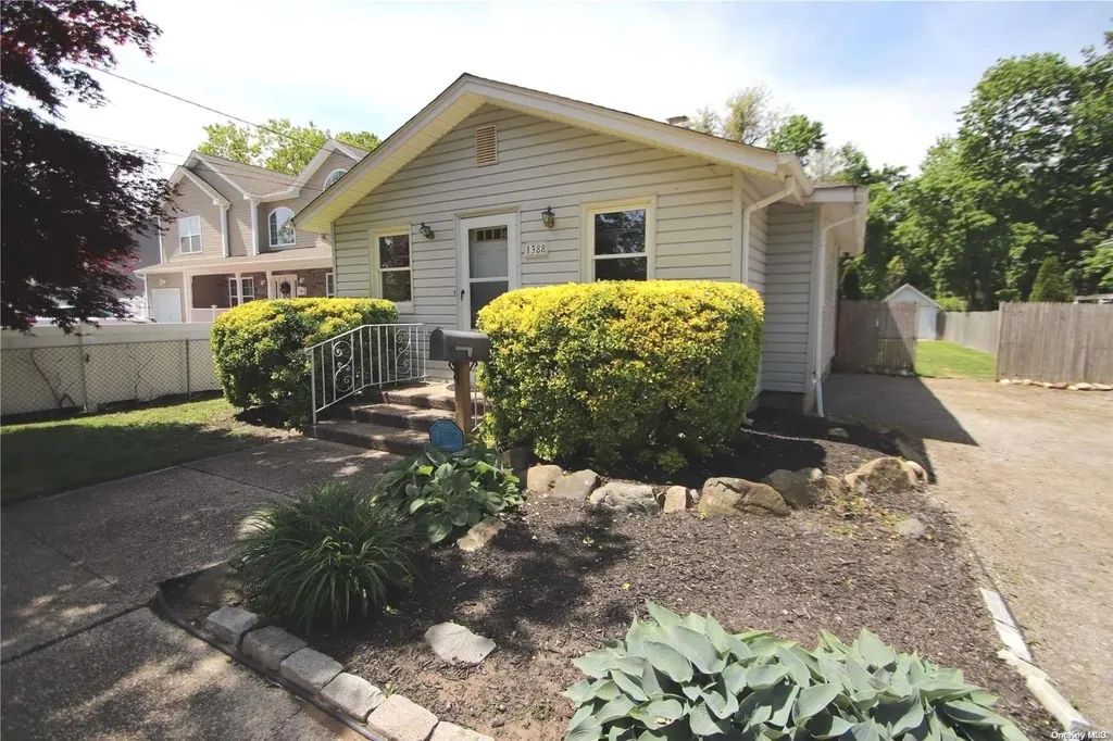 1388 Illinois Avenue Bay Shore NY 11706