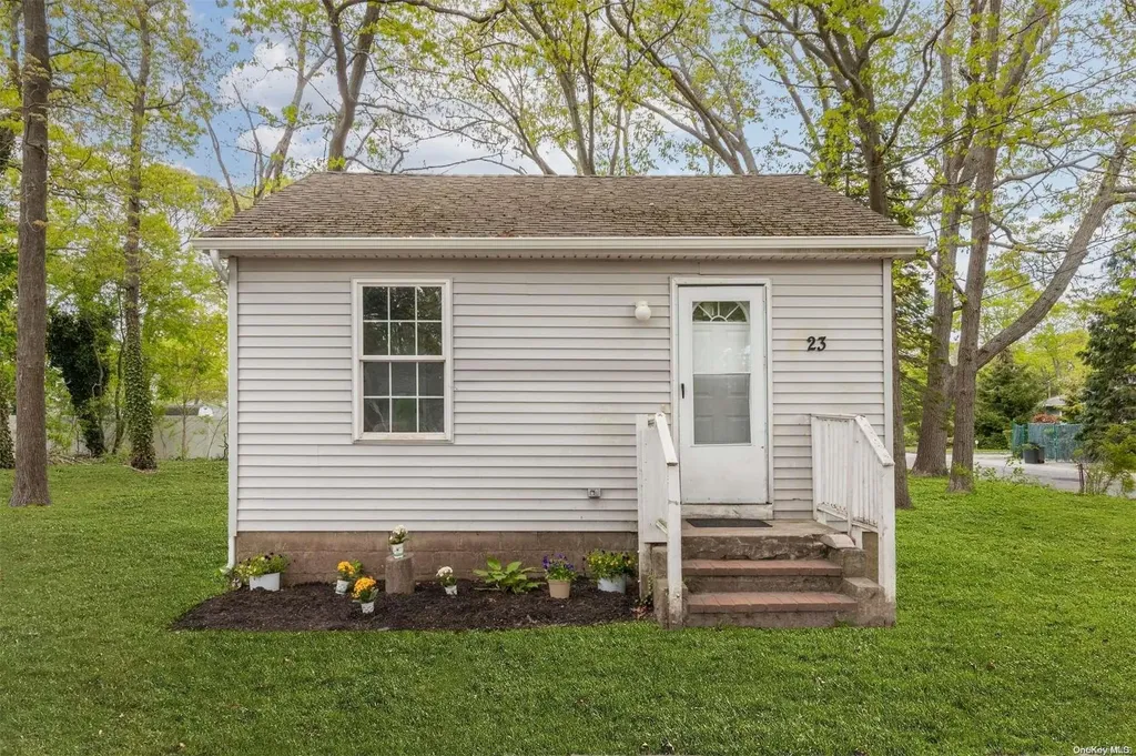 23 Babylon Street Mastic NY 11950