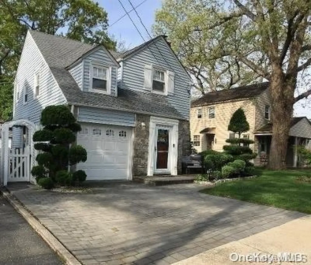 144 E Carpenter Street Valley Stream NY 11580