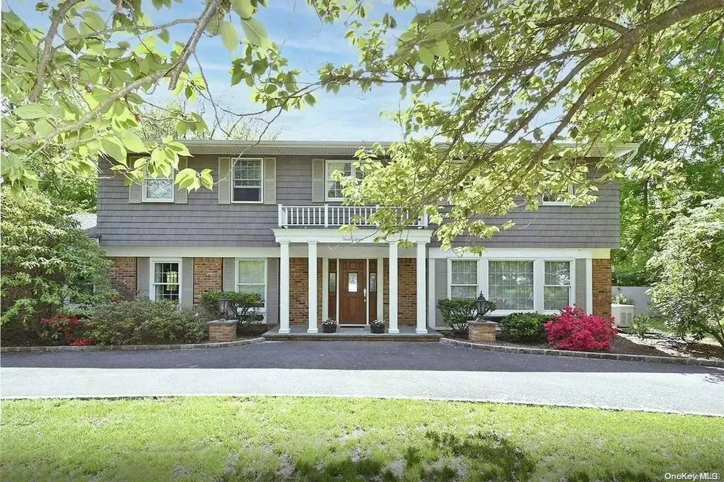27 Suncrest Drive Dix Hills NY 11746