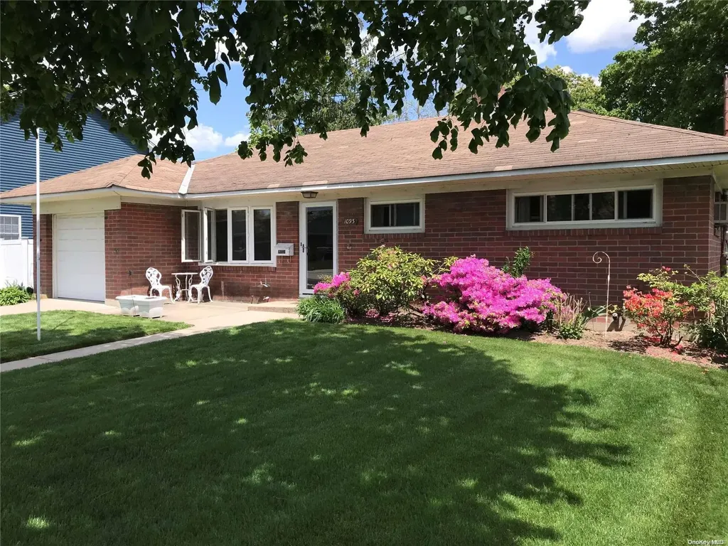 1093 Thompson Drive Bay Shore NY 11706