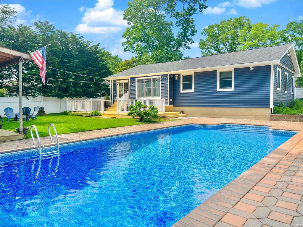 6 Camelot Lane Saint James NY 11780