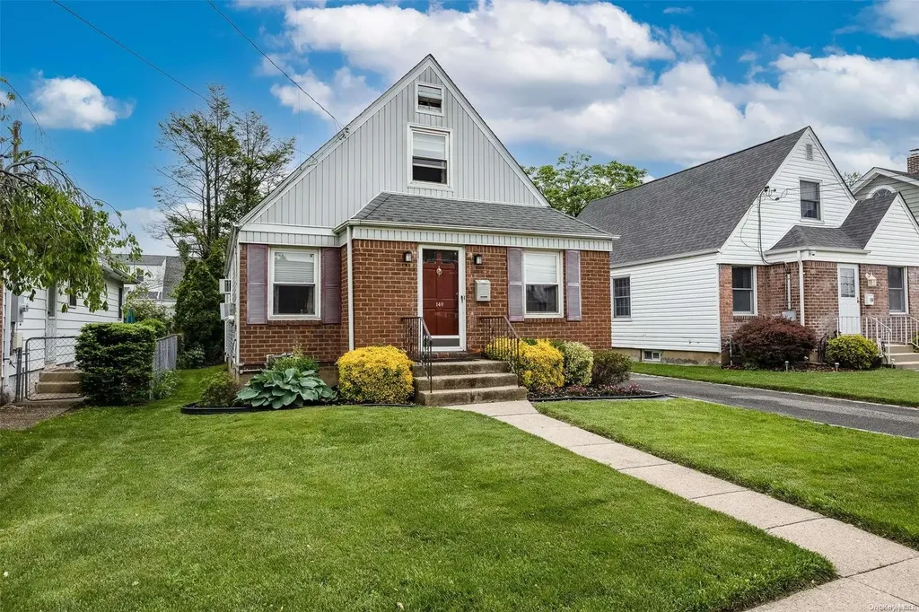140 Beebe Road Mineola NY 11501