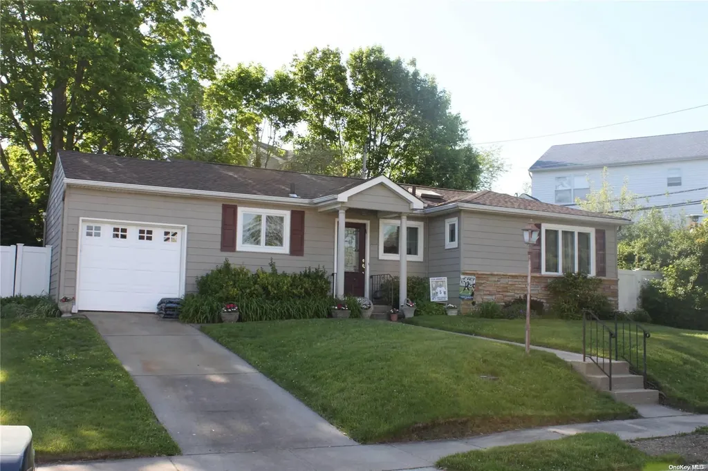 6 Sebree Place Plainview NY 11803