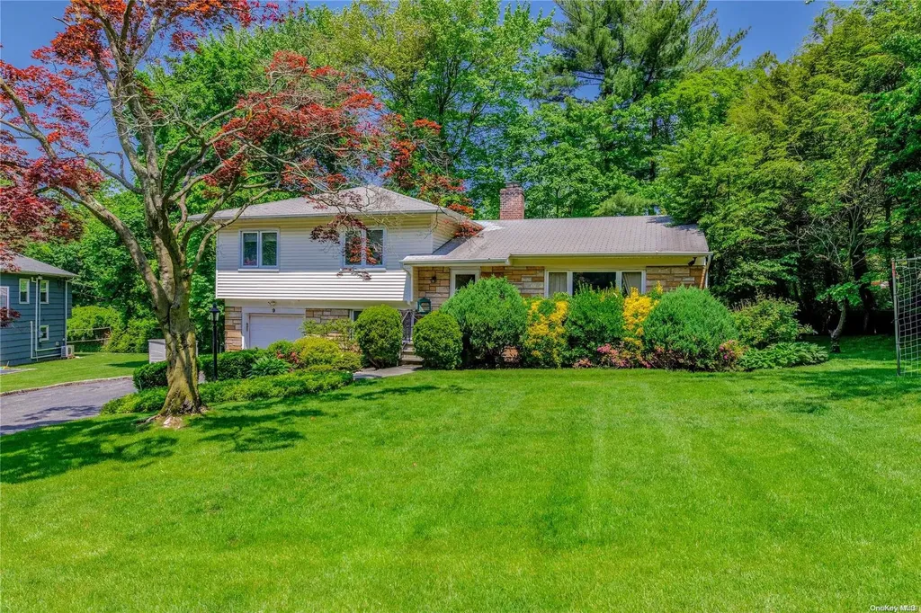 9 Briarfield Drive Great Neck NY 11020