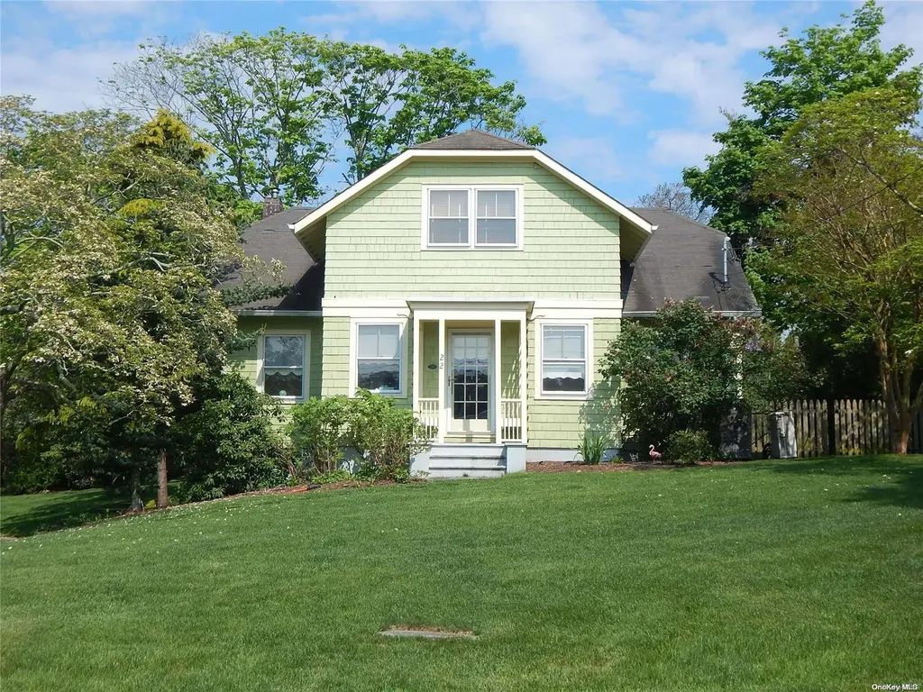 22 Bishop Avenue Westhampton NY 11977