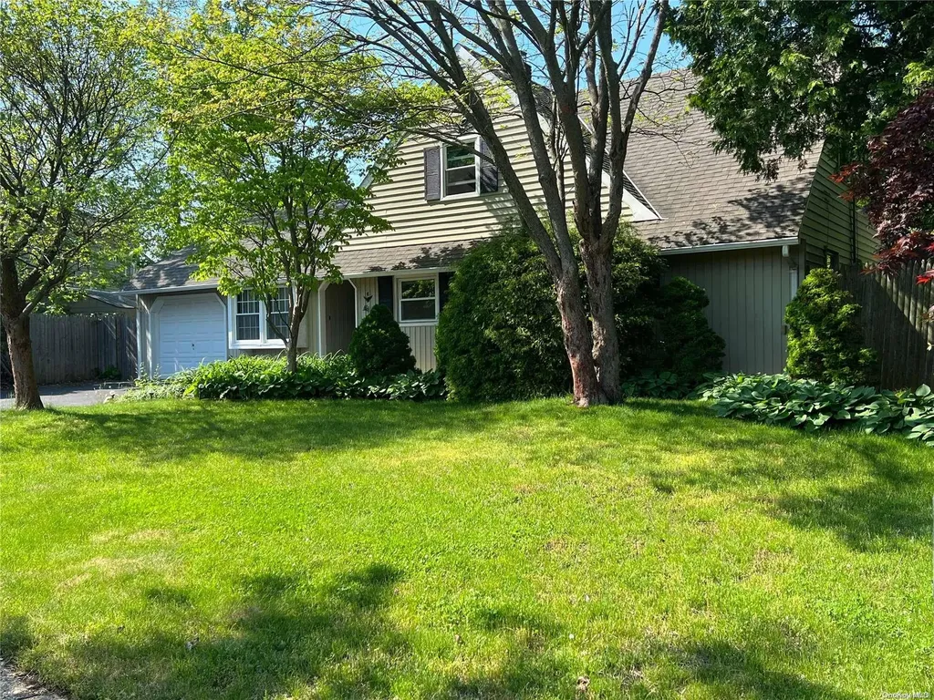 6 Turn Lane Levittown NY 11756